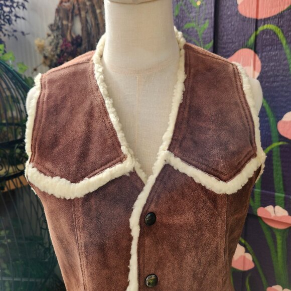 Vintage 1970's OUI Reversible Brown Leather & Sherpa Vest - Picture 3 of 16